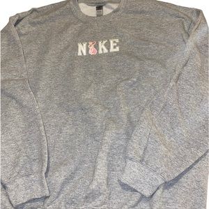 Gray sweat shirt by Gildan words NIKE and Disney Piglet used for the I. Sz Large